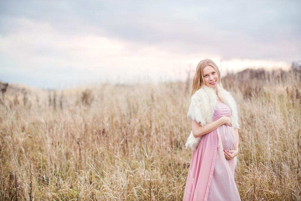 Fotograf Maria Ekblad gravidfotografering i Göteborg utomhus gravidklänningar