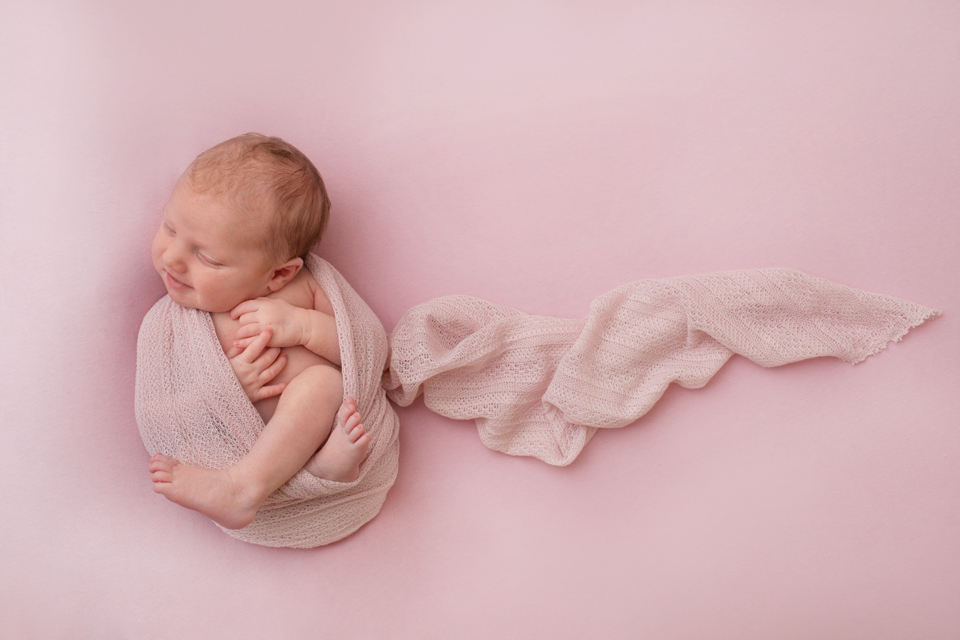 nyföddfotografering i Göteborg fotograf maria ekblad bebisbilder babyfoto göteborg