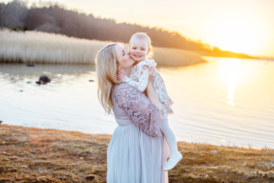 gravidfoto-gravidklanningar-goteborg fotograf Maria Ekblad solnedgång havet