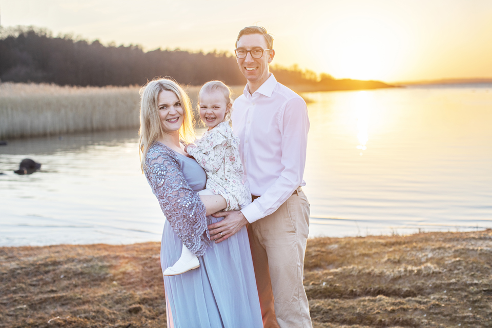 gravidfoto-gravidklanningar-goteborg fotograf Maria Ekblad solnedgång havet