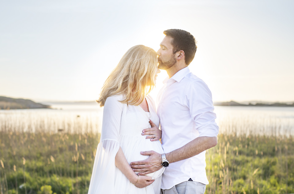 gravidfotografering göteborg familjebilder syskonbilder gravidklänningar