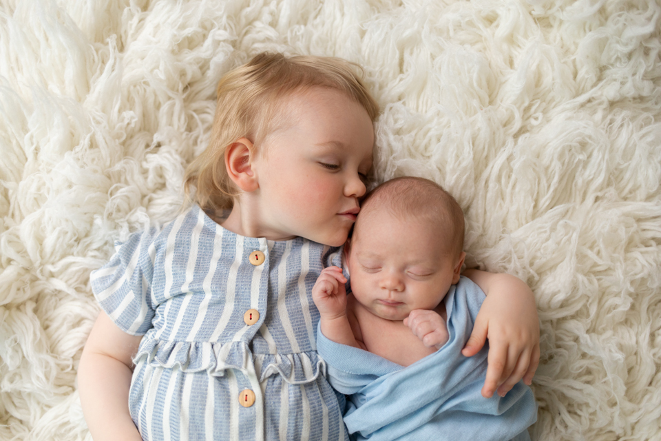nyföddfotografering fotograf göteborg tvillingar