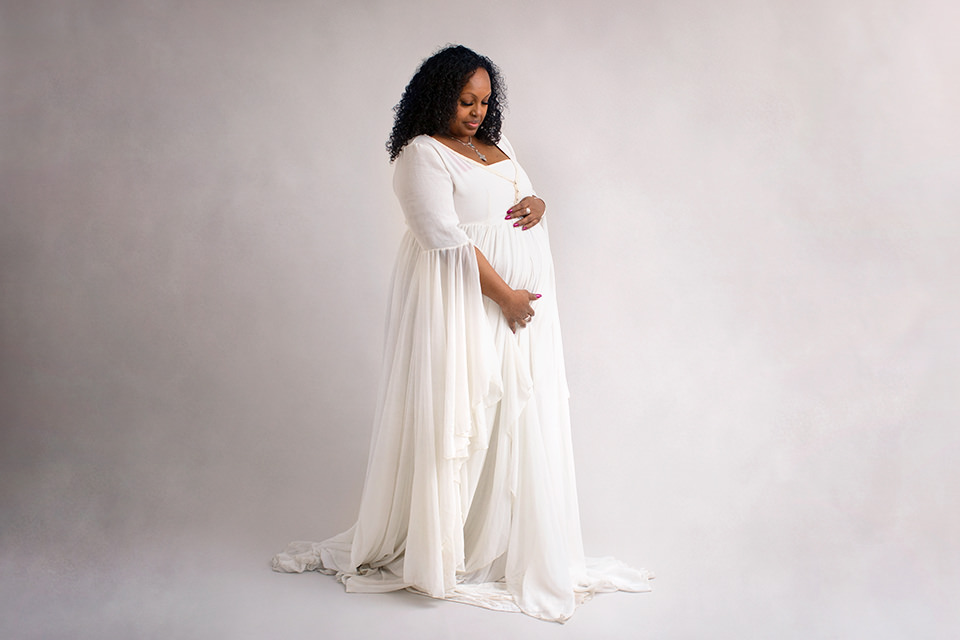 gravidfotografering i Göteborg studio gravidklänningar gravidbilder