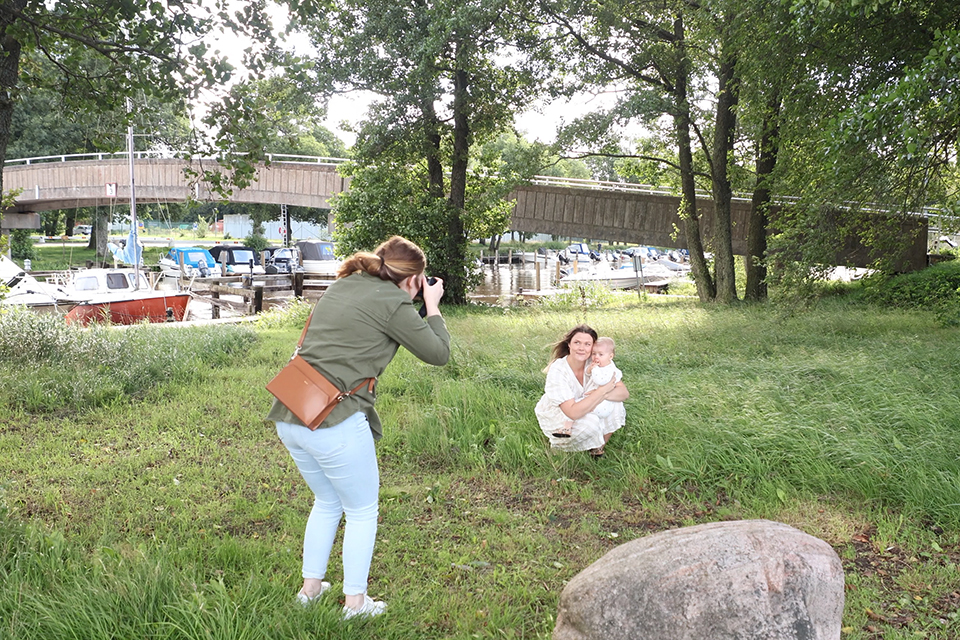barnfotografering utomhus ettårsfotografering Alingsås Fotograf Maria Ekblad