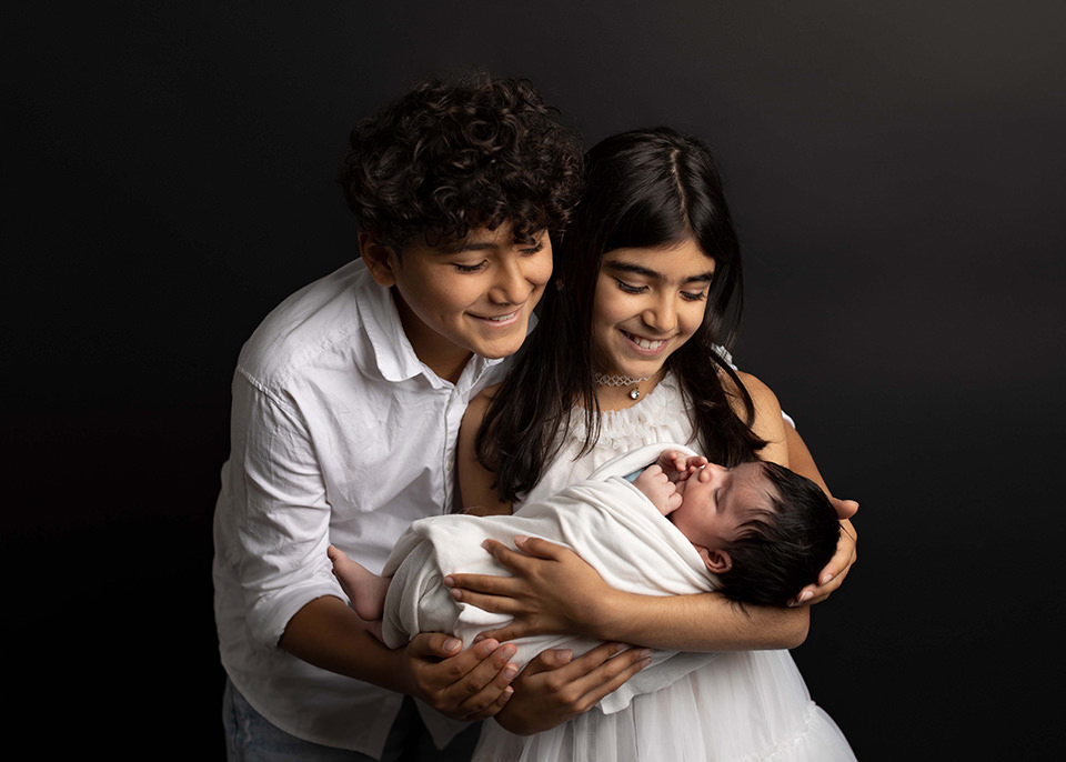 nyföddfotograferig göteborg familjebilder bebisfoto syskonbilder