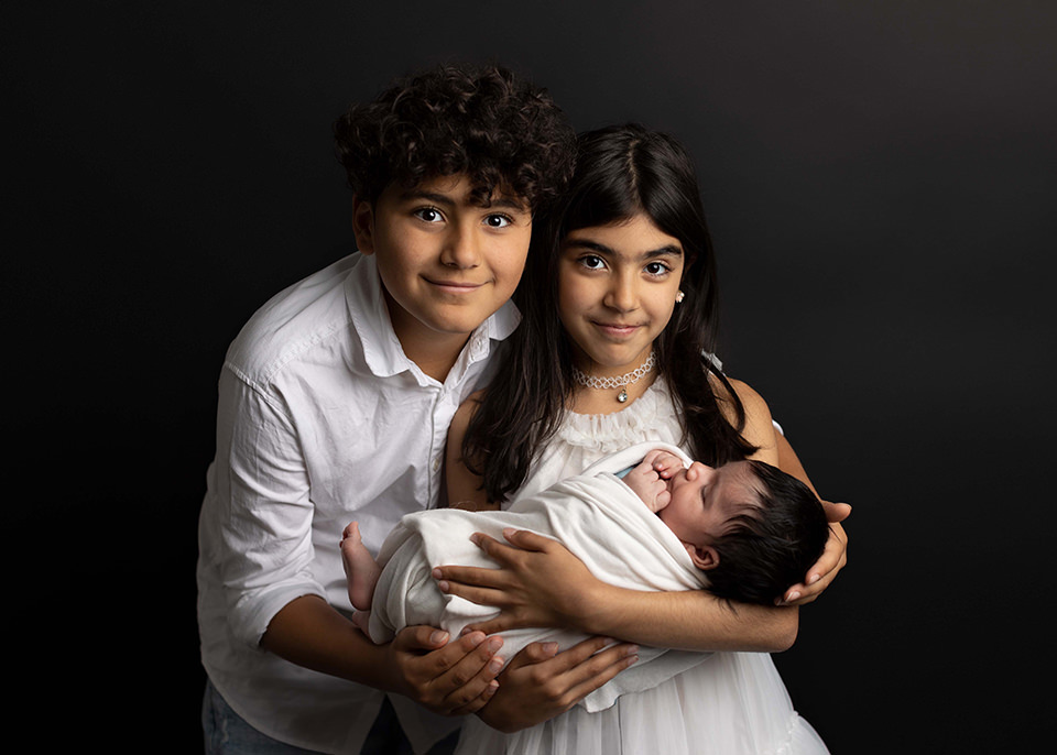 nyföddfotograferig göteborg familjebilder bebisfoto syskonbilder