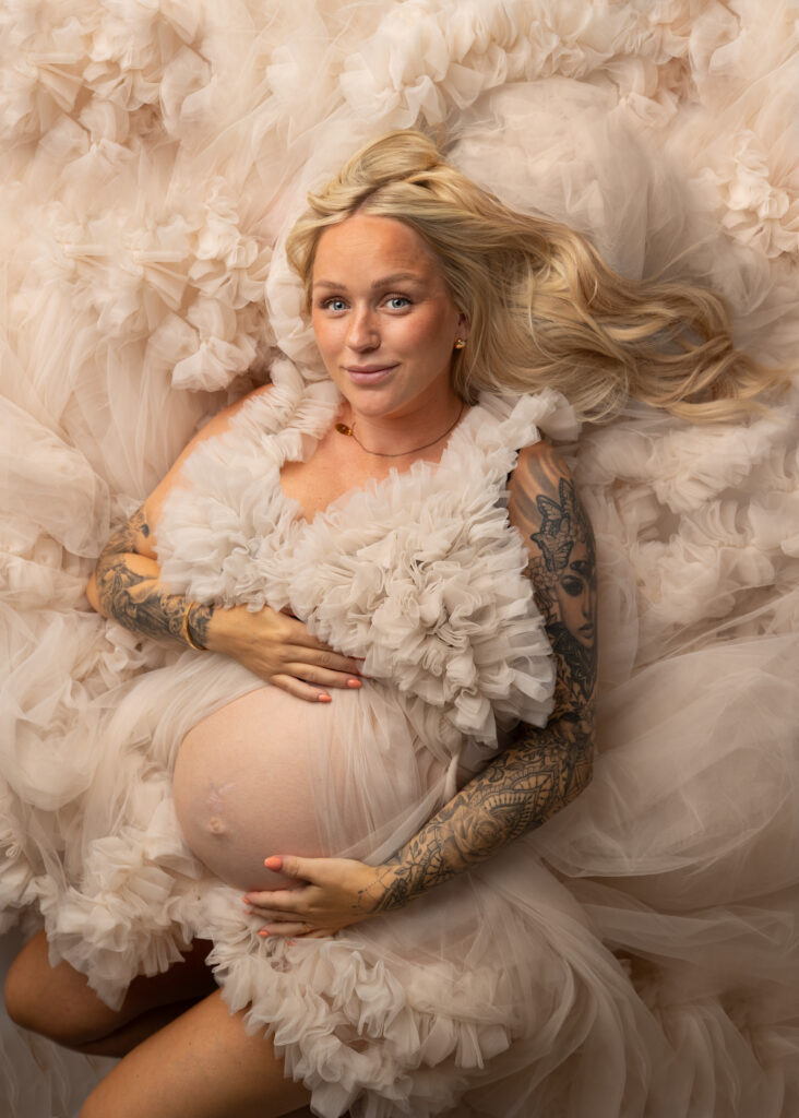 gravdifotografering göteborg; gravidfotograf göteborg; gravidbilder fotograf maria ekblad; gravidfotografering alingsås; gravidbilder studio; gravidkläningar;
