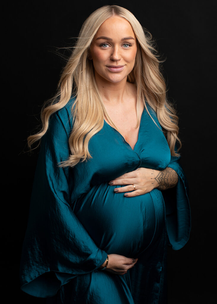 gravdifotografering göteborg; gravidfotograf göteborg; gravidbilder fotograf maria ekblad; gravidfotografering alingsås; gravidbilder studio; gravidkläningar;