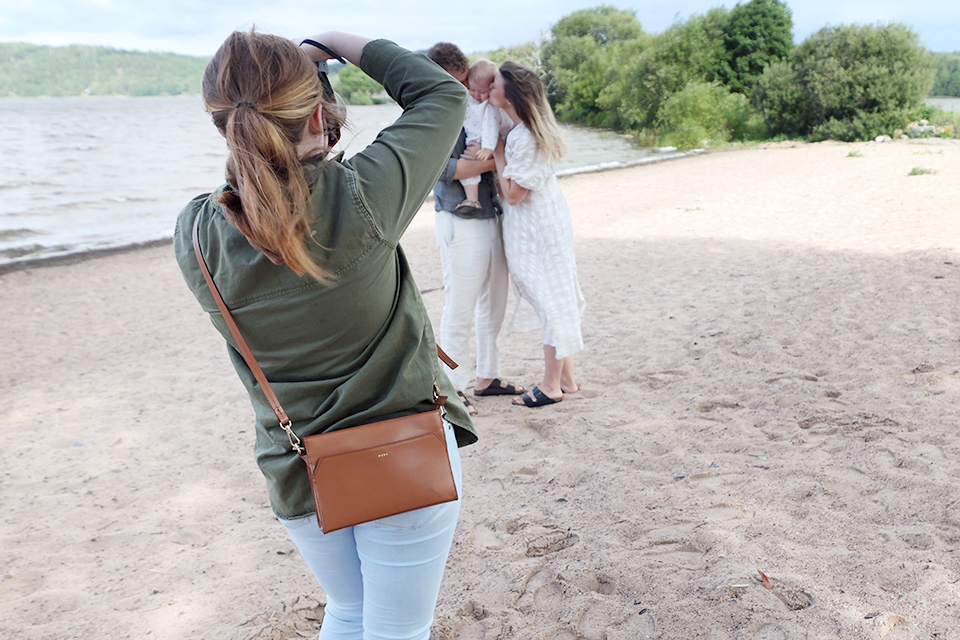 barnfotografering utomhus på stranden